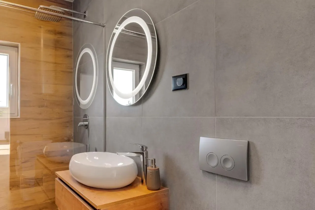 Deluxe Apartment Skyline - Fantastic Sea View Near The Beach Krk Town 0*,  Chorwacja